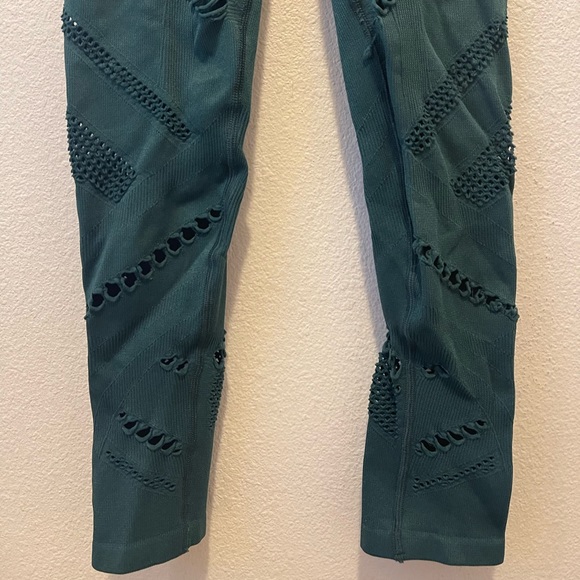 Alo Yoga Seamless Randiance Capri - Picture 7 of 9